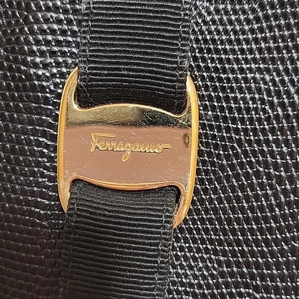 Salvatore Ferragamo Vara bow compact wallet pouch textured lizarard Imbossed